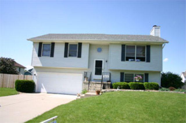 2806 Dutchess Dr., Bloomington, IL 61704