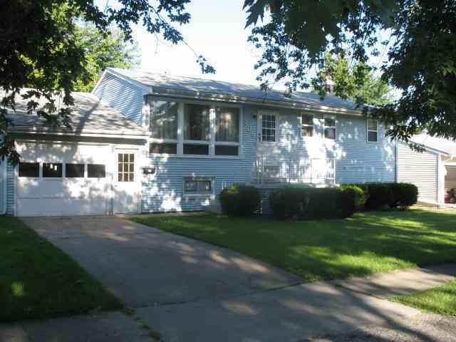 209 Portland Pl., Clinton, IL 61727