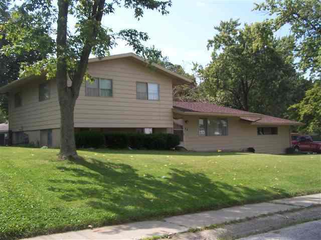 72 Edgelea Dr., Clinton, IL 61727