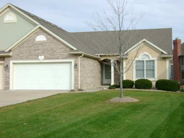 38 Inglewood Ln., Bloomington, IL 61704