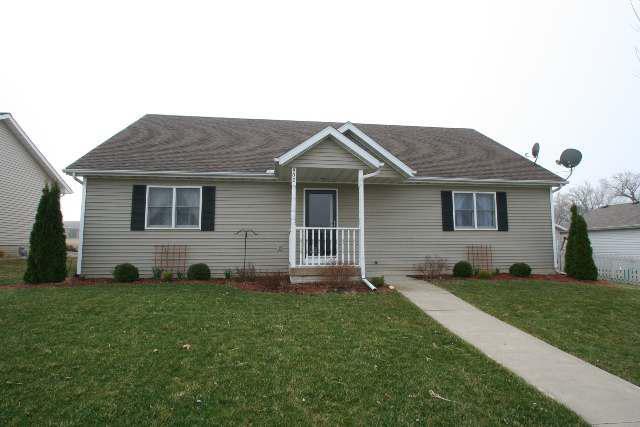 902 Brighton, Mackinaw, IL 61755