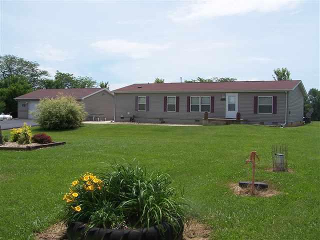 5028 Tunbridge Hill Rd., Clinton, IL 61727
