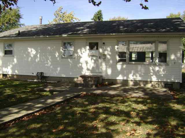 607 W Warren St., Leroy, IL 61752