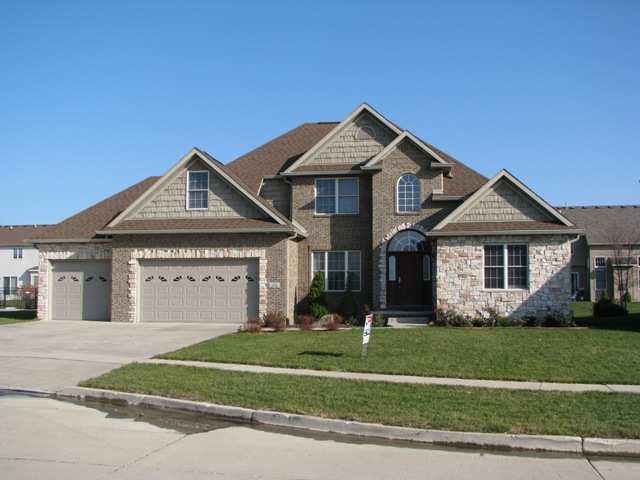 2015 Ebo Ln., Bloomington, IL 61704