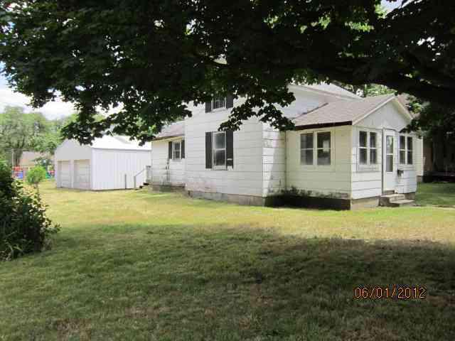 320 N 2nd St., Chenoa, IL 61726