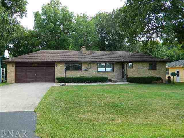 700 W Woodlawn, Clinton, IL 61727