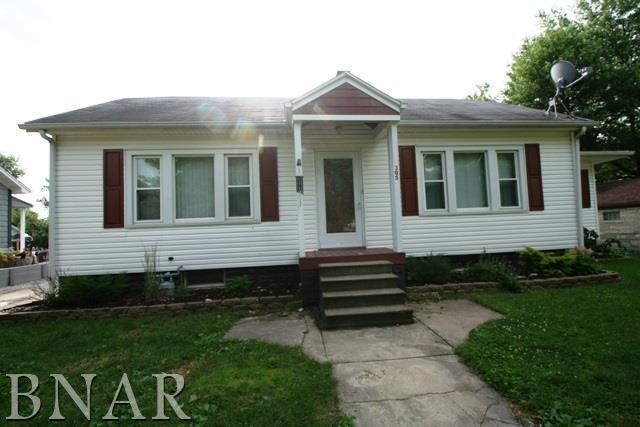 305 S White, Mackinaw, IL 61755