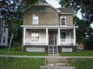 300 N Jackson, Clinton, IL 61727