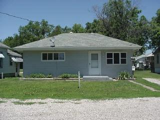 819 E Woodlawn, Clinton, IL 61727