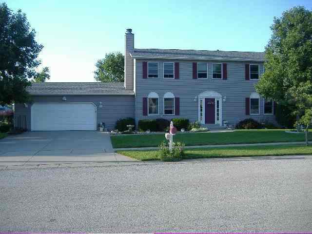33 Colonial Dr., Clinton, IL 61727