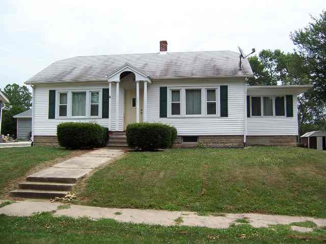 305 S White St., Mackinaw, IL 61755