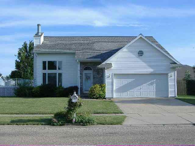 30 Manorhill Dr., Clinton, IL 61727
