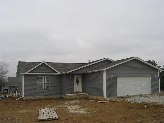 7 Bradford, Mackinaw, IL 61755