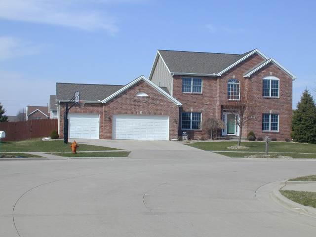 30 Hodgehaven Cir., Bloomington, IL 61704