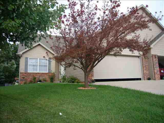 104 Lucern Dr., Bloomington, IL 61704