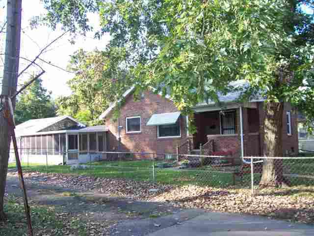 902 W Monroe, Bloomington, IL 61701