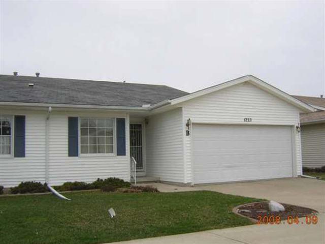 1223 B Eastport, Bloomington, IL 61704