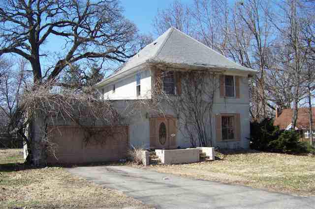 523 N Maple, Clinton, IL 61725