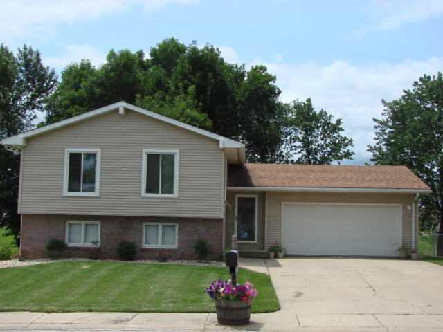 17 Holly Dr., Clinton, IL 61727