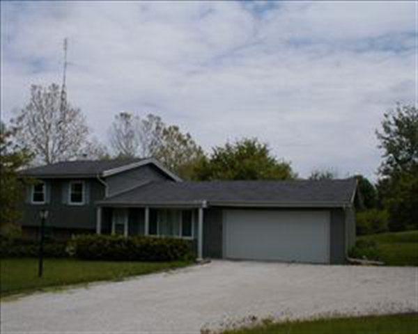 8398 Surrey Cir., Bloomington, IL 61705