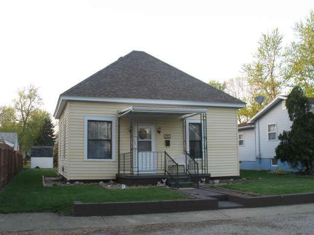 915 E Macon St., Clinton, IL 61727