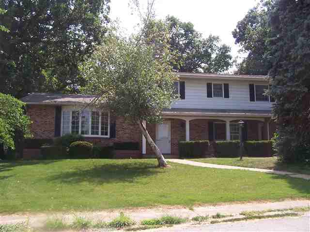10 Colonial Dr., Clinton, IL 61727