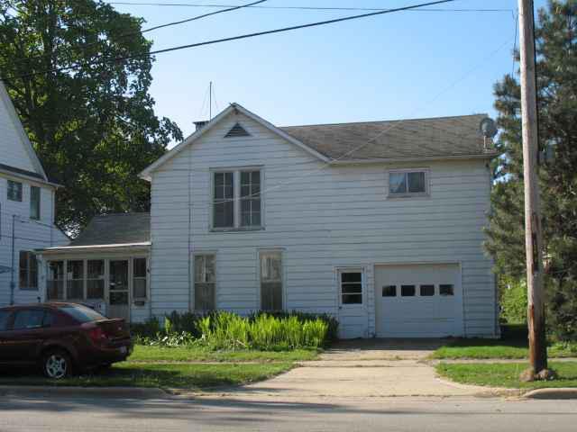 704 W Main St., Clinton, IL 61727