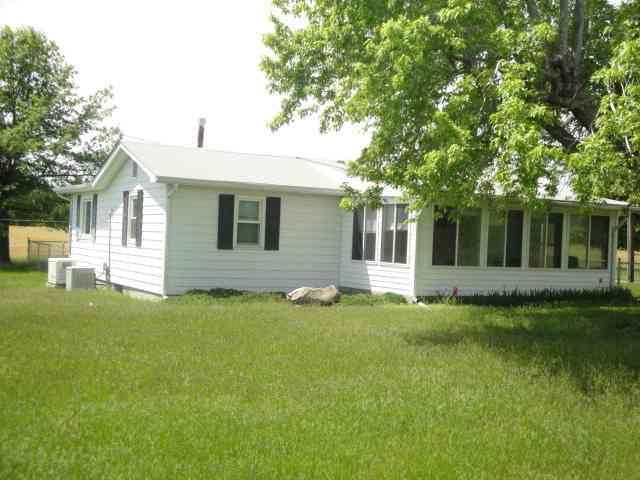 6185 Green Valley Rd., Clinton, IL 61727