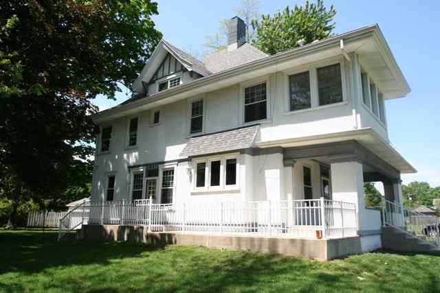 206 E Fifth St., Mackinaw, IL 61755