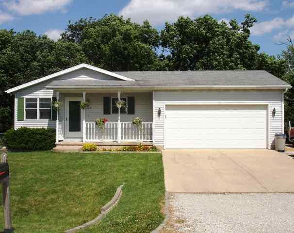 809 Tomahawk, Heyworth, IL 61745
