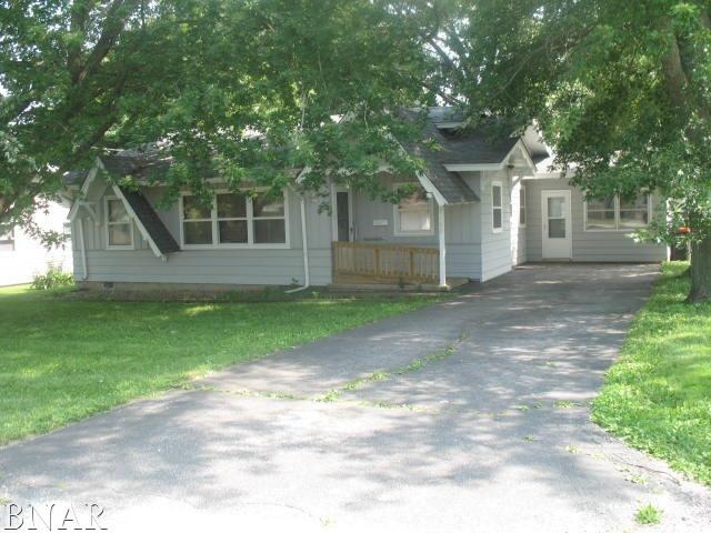 1102 E Van Buren St., Clinton, IL 61727
