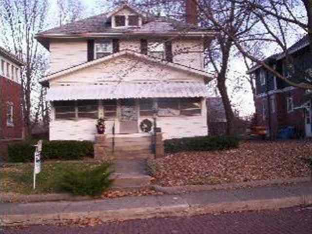 19 White Pl., Bloomington, IL 61701