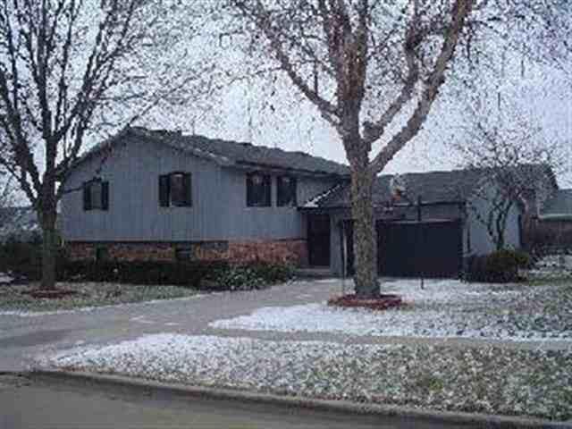 1231 Cadwell, Bloomington, IL 61704