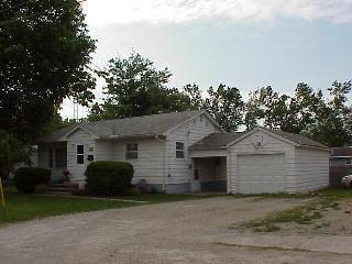 724 E Woodlawn, Clinton, IL 61727