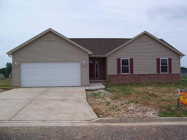 500 Coventry, Mackinaw, IL 61755