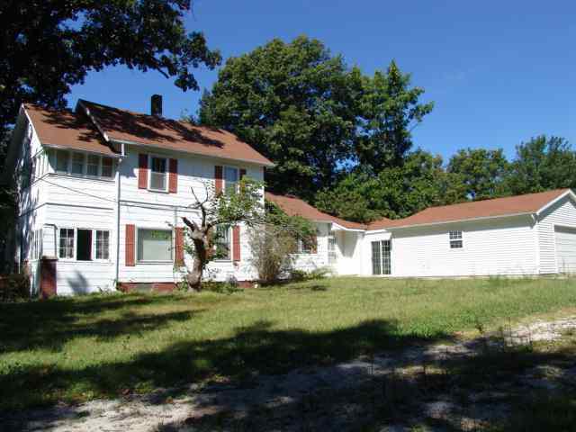 915 W Webster, Clinton, IL 61727