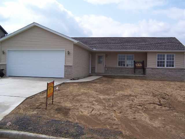 404 Newcastle, Mackinaw, IL 61755