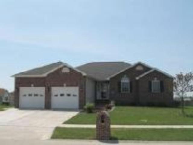 44 Manor Hill Dr., Clinton, IL 61727