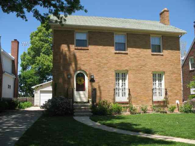 1112 Elmwood Rd., Bloomington, IL 61701