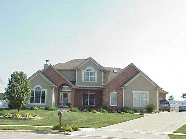 17 Strawberry Rd., Bloomington, IL 61704