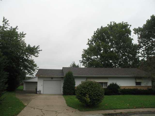 8 Edgelea Dr., Clinton, IL 61727