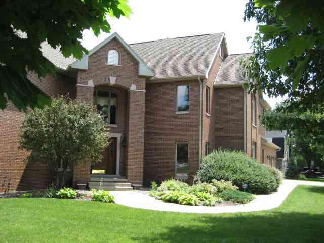 2007 Berrywood Ln., Bloomington, IL 61704