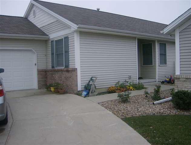 27 Astoria Way, Bloomington, IL 61704