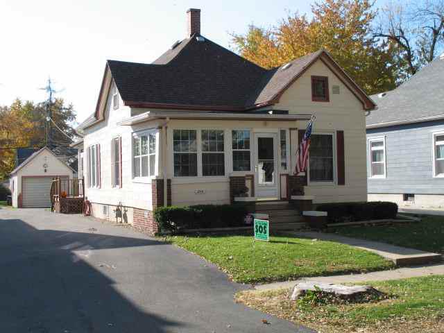 506 W Adams St., Clinton, IL 61727