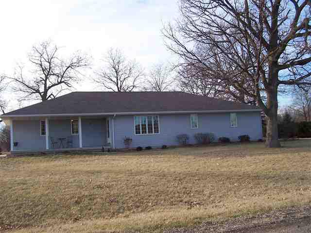 7687 Lakewood Rd., Weldon, IL 61882
