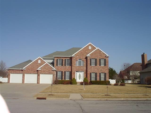 1907 Woodbine, Bloomington, IL 61704