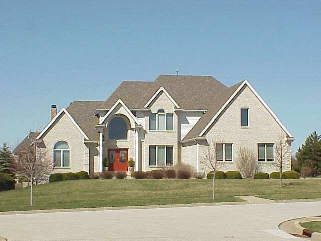 2102 Longwood Ln., Bloomington, IL 61704