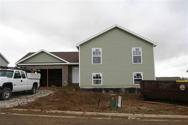 404 Coventry Ln., Mackinaw, IL 61755
