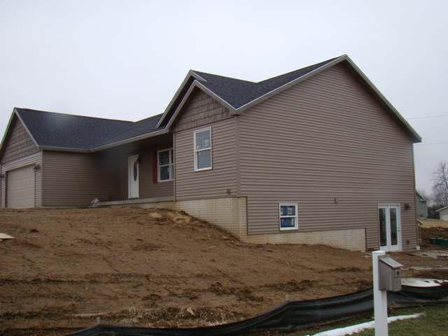 9 Bradford, Mackinaw, IL 61755