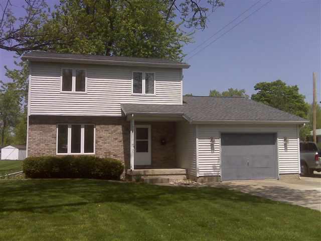 301 W Wayne St., Leroy, IL 61752